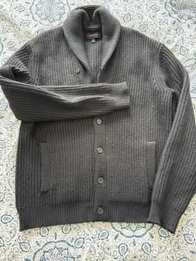 Banana Republic men’s sweater cardigan. Sz LG